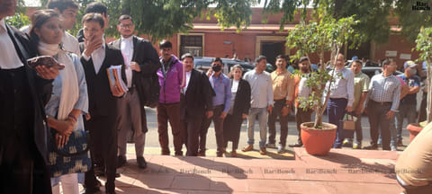 Official languages in district courts: A case to encourage the use of English