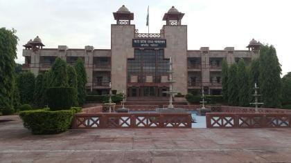 Justice Ravi Shanker Jha appointed Acting Chief Justice of Madhya Pradesh HC; Appointment of Justice Akil Kureshi yet to be notified