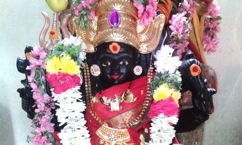 சிலைகளை பிரதிஷ்டை செய்வதற்கு முன் 48 நாட்கள் தண்ணீரில் வைப்பது ஏன்?