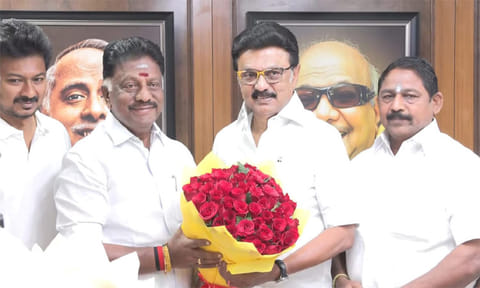 பரபரக்கும் அரசியல் களம்... திமுகவில் இணைந்தார் ஓ.பன்னீர்செல்வம்...!