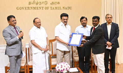 குற்ற வழக்கு தொடர்வு துறைக்கு தேர்வு செய்யப்பட்ட 45 நபர்களுக்கு பணி நியமன ஆணை; மு.க. ஸ்டாலின் வழங்கினார்