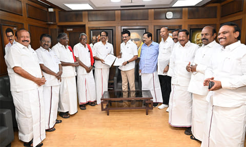 தி.மு.க. கூட்டணியில் இந்திய கம்யூனிஸ்ட் கட்சிக்கு 5 தொகுதிகள் - ஒப்பந்தம் கையெழுத்து