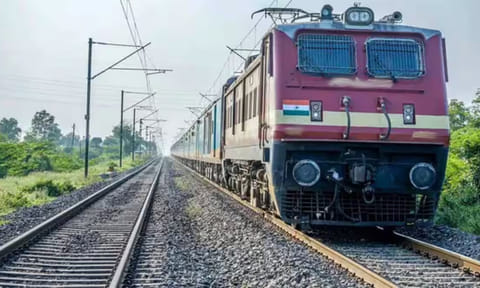 பயணிகளுக்கு குட் நியூஸ்: கோடை விடுமுறைக்கு 50 சிறப்பு ரெயில்களை இயக்க தெற்கு ரெயில்வே திட்டம்