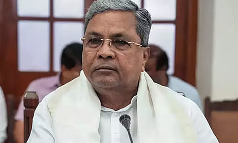 பெங்களூருவில் வணிக சிலிண்டர்கள் தட்டுப்பாடு; மத்திய மந்திரிக்கு சித்தராமையா கடிதம்