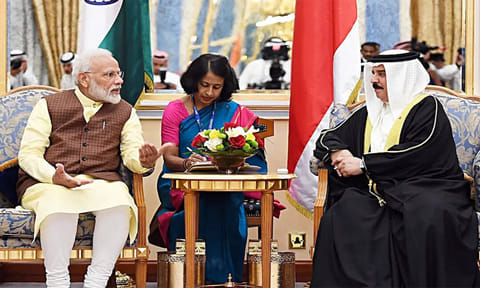 பஹ்ரைன் மன்னருடன் பிரதமர் மோடி பேச்சு- ஈரான் தாக்குதலுக்கு கண்டனம்