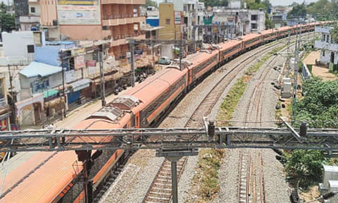 நெல்லையில் வந்தே பாரத் ரெயிலில் பழுது: 40 நிமிடங்கள் தாமதம் ஆனதால் பயணிகள் அவதி