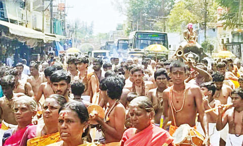யானை மீது தீர்த்தக்குட ஊர்வலம்