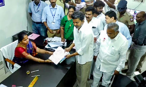 விஜயின் சொத்து மதிப்பு எவ்வளவு தெரியுமா? வேட்பு மனுவில் வெளியானது முழு சொத்து விவரம்