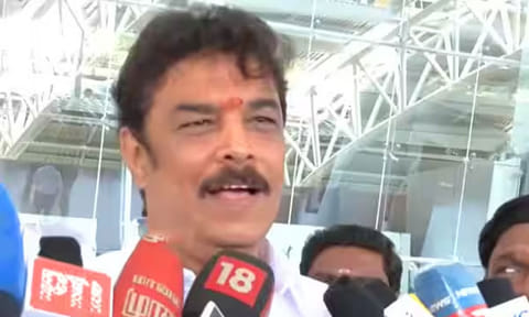 நானும் இனி மதுரைக்காரன்தான்; வேட்புமனு தாக்கல் செய்த பின் சுந்தர்.சி பேட்டி