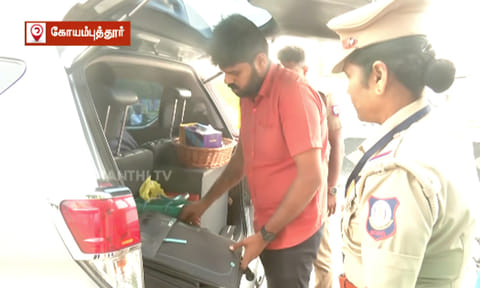 முன்னாள் அமைச்சர் எஸ்.பி.வேலுமணி சென்ற காரில் தேர்தல் பறக்கும் படை அதிகாரிகள் சோதனை