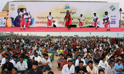 மெரினா நீலக்கொடி கடற்கரைப் பகுதிகளில் நாட்டுப்புற கலை நிகழ்ச்சிகள் மூலம் தேர்தல் விழிப்புணர்வு