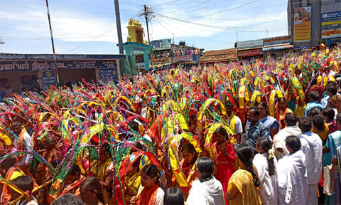 காவடி திருவிழாவில் பங்கேற்ற பக்தர்கள்