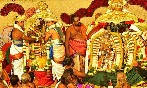 மதுரை மீனாட்சி அம்மன் திருக்கல்யாணம்: தரிசன டிக்கெட்டுகளுக்கு இன்று ஆன்லைன் முன்பதிவு