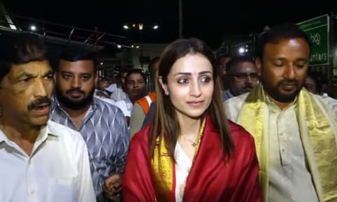 திருப்பதியில் திரிஷா சிறப்பு தரிசனம்