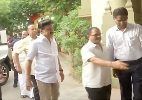 அண்ணா அறிவாலயத்திற்கு திமுக தலைவர் முக ஸ்டாலின் வருகை