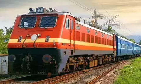 என்ஜின் பழுதால் 2 மணி நேரம் நடுவழியில் நின்ற பிருந்தாவன் எக்ஸ்பிரஸ் ரெயில்