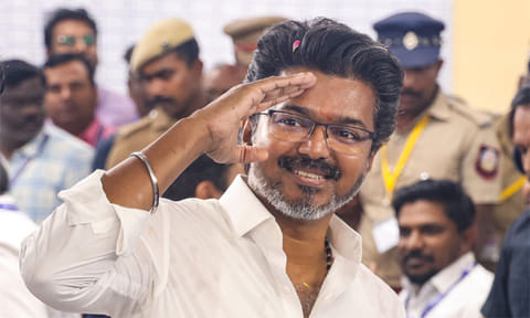 முதல்-அமைச்சராக விஜய் பொறுப்பேற்க முடியுமா? - அரசியல் திருப்பங்களால் நிலவும் பரபரப்பு