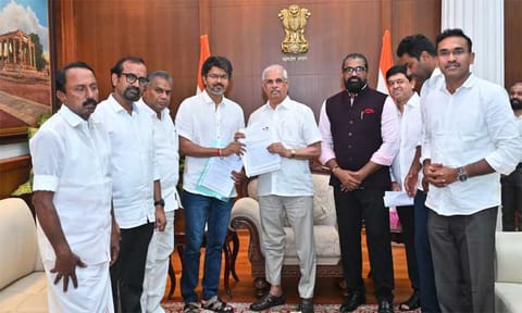 தமிழக முதல் அமைச்சர் ஆகிறார் விஜய்? நாளை பதவியேற்பு விழா நடைபெறும் என தகவல்