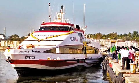 நாகை - இலங்கை கப்பலின் எஞ்சின் பழுது; நடுக்கடலில் 7 மணிநேரம் தவித்த பயணிகள்!
