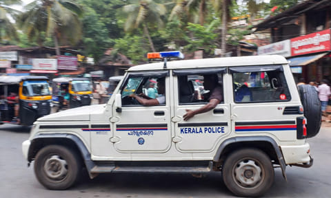 கேரளா: போலீசாரின் ரோந்து காரை திருடிய நபர் - அதிர்ச்சி சம்பவம்