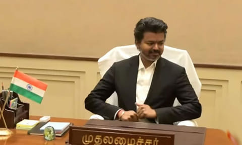 தலைமைச் செயலகத்தில் முதல்-அமைச்சர் இருக்கையில் தவெக தலைவர் விஜய் !