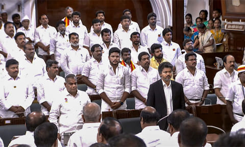 சட்டசபையில் கோட் சூட்டில் முதல்-அமைச்சர் விஜய்