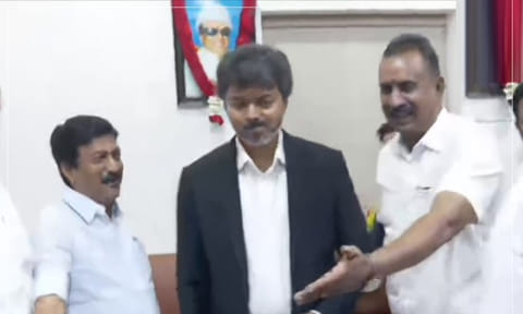 அதிமுக எம்எல்ஏ சி.வி.சண்முகம் அலுவலகம் சென்ற முதல்-அமைச்சர் விஜய்