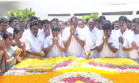 ஜெயலலிதா நினைவிடத்தில் சி.வி.சண்முகம் தரப்பு மரியாதை