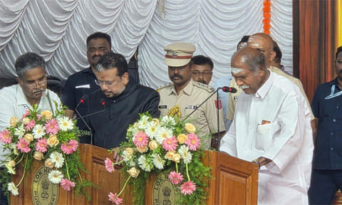 புதுச்சேரி முதல்-மந்திரியாக பதவியேற்றார் ரங்கசாமி