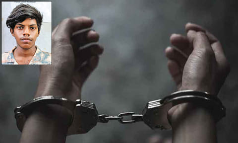 போலீஸ் நிலையத்தில் இருந்து கை விலங்குடன் தப்பிய ரவுடி - காதலி மூலம் சினிமா பாணியில் பிடித்த போலீசார்