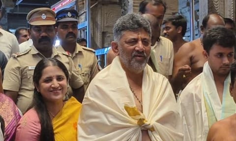 திருச்செந்தூர் முருகன் கோவிலில் கர்நாடக துணை முதல் மந்திரி டிகே சிவக்குமார் தரிசனம்