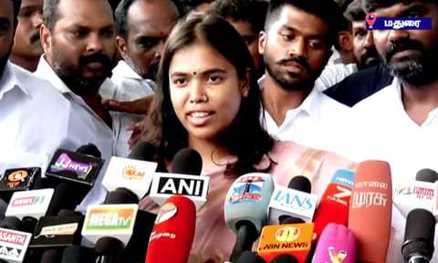 சிவகாசியில் எம்.எல்.ஏ. அலுவலகத்தின் இருப்பிடமே தெரியாமல் இருந்தது; இனி 24 மணி நேரமும் திறந்திருக்கும் - அமைச்சர் கீர்த்தனா