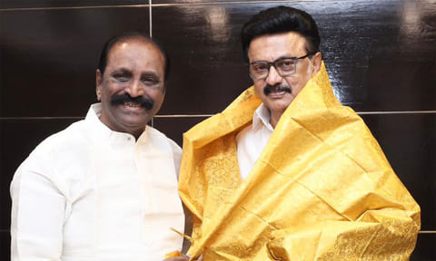 முகத்திலும் உடல்மொழியிலும் தோல்வியின் எந்தச்சாயலும் இல்லை - மு.க.ஸ்டாலினை சந்தித்த பின் வைரமுத்து பதிவு