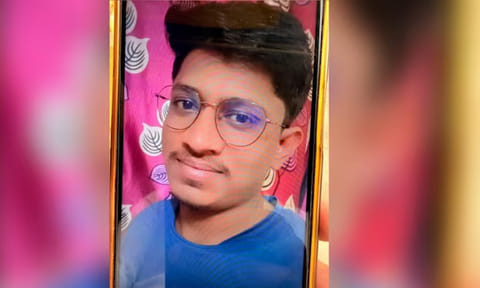 நீட் தேர்வு ரத்தானதால் விரக்தி: மாணவன் தூக்கிட்டு தற்கொலை