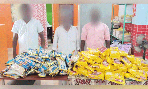 அரிசி கடையில் 30 கிலோ புகையிலை பொருட்கள் பறிமுதல்: 3 பேர் கைது