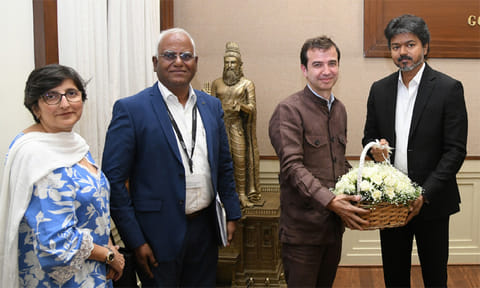 ரெனால்ட் குழுமத்தின் தலைமை நிர்வாகிகள் தமிழ்நாடு முதல்-அமைச்சர் ஜோசப் விஜயுடன் சந்திப்பு