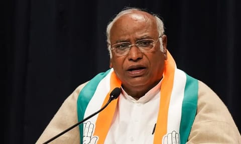 பிரதமர் மோடிக்கு தொலைநோக்குப் பார்வை இல்லை: கார்கே குற்றச்சாட்டு