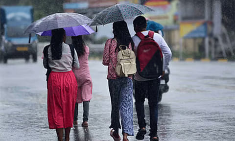 தமிழகத்தில் 6 மாவட்டங்களில் இன்று இடியுடன் கூடிய மழைக்கு வாய்ப்பு - வானிலை மையம் தகவல்