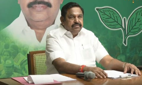 அதிமுக தலைமை அலுவலகத்தில் மாவட்ட செயலாளர்களுடன் எடப்பாடி பழனிசாமி ஆலோசனை