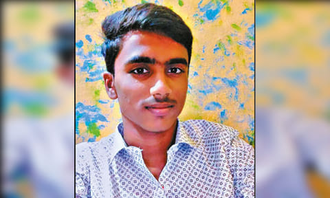ஏரியில் மூழ்கி உயிரிழந்த மாணவர் 10ம் வகுப்பு தேர்வில் 495 மதிப்பெண்கள்.!