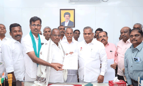 தமிழக நீர்வளத்துறை அமைச்சர் என் ஆனந்தை நேரில் சந்தித்த பி.ஏ.பி திட்டக்குழு தலைவர்