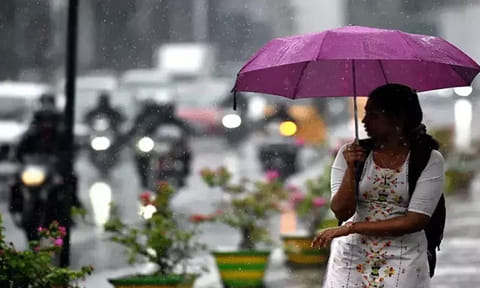 ’5 மாவட்டங்களில் கனமழை பெய்யும்... கடலோர தமிழகத்தில் வெப்ப அலை வீசும்’ - வானிலை மையம்