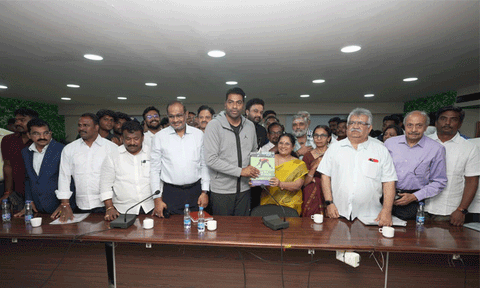 தமிழ்நாடு ஒலிம்பிக் சங்க நிர்வாகிகளை சந்தித்து உரையாடினார் ஆதவ் அர்ஜுனா