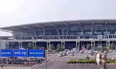 சென்னையில் பலத்த காற்று: விமான சேவைகள் பாதிப்பு