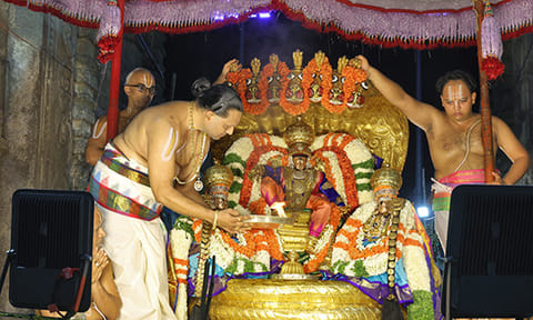 திருப்பதி பிரம்மோற்சவம்... சேஷ வாகனத்தில் கோவிந்தராஜ சுவாமி வீதியுலா