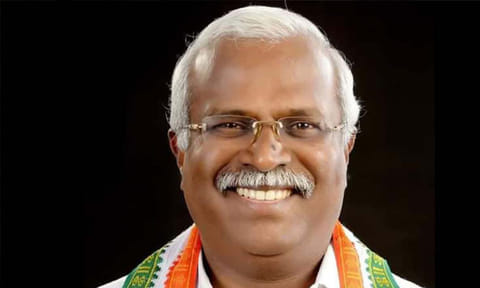 திருச்செந்தூருக்கு சிறப்பு ரெயில்கள் இயக்க வேண்டும்: ராபர்ட் புரூஸ் எம்.பி. கோரிக்கை