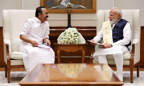 கேரள முதல்-மந்திரி சதீசன், பிரதமர் மோடி