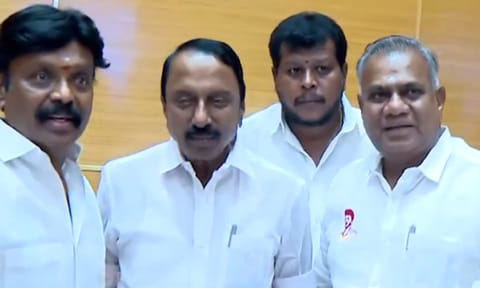 அமைச்சர்கள் என்.ஆனந்த், செங்கோட்டையனுடன் இசக்கி சுப்பையா