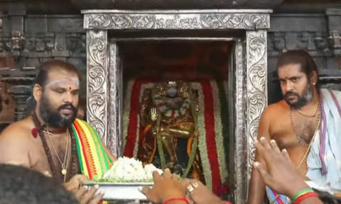 குருப்பெயர்ச்சி 2026, ஆலங்குடி குரு பகவானுக்கு சிறப்பு அபிஷேகம்