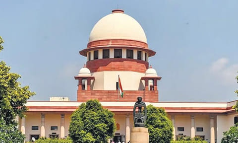 சி.பி.எஸ்.இ. பள்ளிகளில் மும்மொழி; இடைக்கால தடை விதிக்க முடியாது - சுப்ரீம் கோர்ட்டு